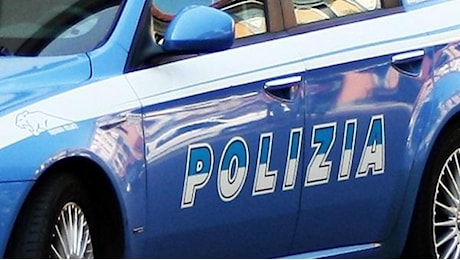 Accoltellato fuori dall’hotel in zona Centrale in cui lavora: gravissimo. L’aggressore è in fuga