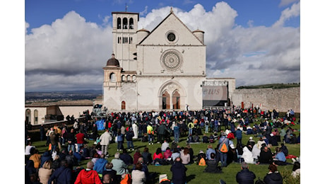 Festa di San Francesco 2024, dopo la benedizione all'Italia domani la 'coda laica' con fiera e tombola