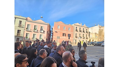 VIDEO. Firma accordo di coesione e sviluppo, allontanato un manifestante