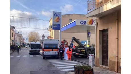 Travolta dal camion della spazzatura, donna muore nel Sassarese