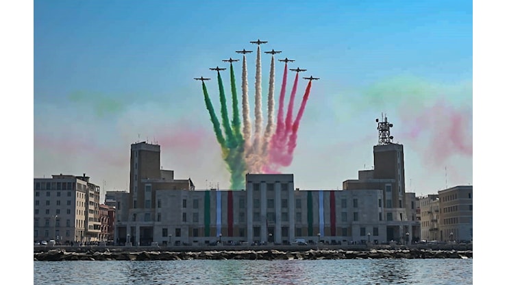 Festa di San Nicola a Bari, mercoledì 7 maggio il sorvolo delle Frecce Tricolori: orario e programma - Quinto Potere Festa di San Nicola a Bari, mercoledì 7 maggio il sorvolo delle Frecce Tricolori: orario e programma - Quinto Potere