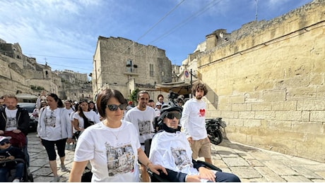 Ammalato di Sla, torna a Matera e visita i Sassi con la sua bici speciale fuoristrada