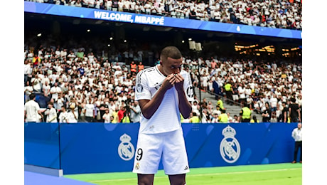 Mbappé si presenta al Real con il bacio alla maglia: “Hala Madrid!”