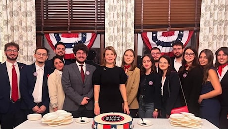 Gli studenti di Scienze politiche della Federico II protagonisti della lunga notte del voto presso il Consolato americano