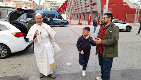 Anche Papa Bergoglio a sostenere il Toro prima del derby. Ma al Filadelfia vincono soprattutto gli insulti a Urbano Cairo