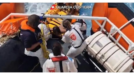 Naufragio Lampedusa,ricerche senza esito, trasferiti superstiti