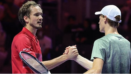 Sinner oggi in diretta tv contro Medvedev: dove vederlo in chiaro e orario, le ATP Finals di Torino continuano stasera