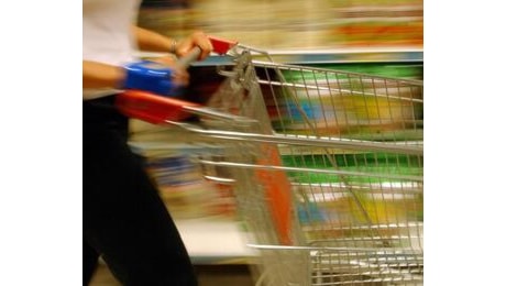 Consumi, al Sud quasi il 60% va in cibo, benzina e bollette