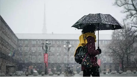 Maltempo in arrivo con freddo, vento e neve anche a bassa quota nel weekend di Natale: che tempo farà durante le feste