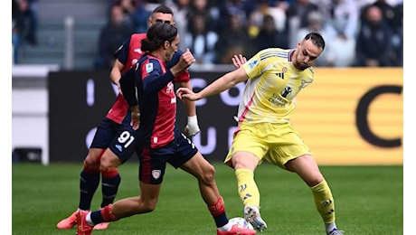 Juventus-Cagliari, la MOVIOLA LIVE: Luperto sfiora con le dita in caduta, rigore col Var|Serie A