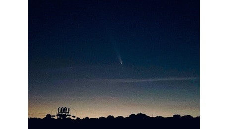 Spettacolo nei cieli di Puglia: ecco la cometa del secolo