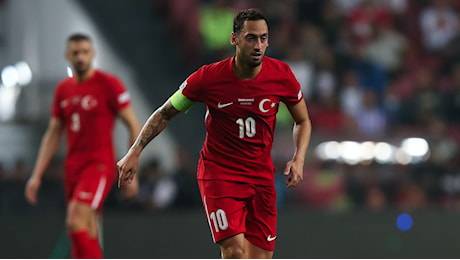 Infortunio Calhanoglu con la Turchia: quando torna a disposizione dell'Inter e i tempi di recupero