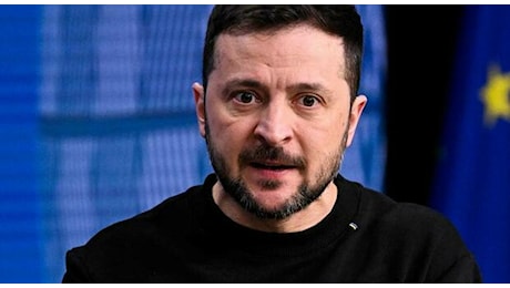 Ucraina, Zelensky gela l’Ue: «Aspetto Trump, no alla tregua ora. Putin è un pazzo»