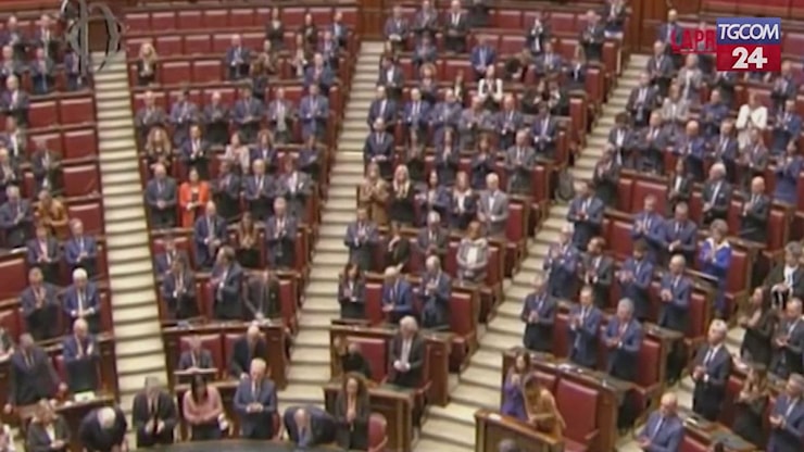 Papa Francesco, il minuto di silenzio a Montecitorio - Tgcom24