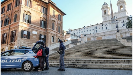 Maxi furto nella boutique di Valentino a Roma, colpo in centro: il bottino della rapina a piazza di Spagna