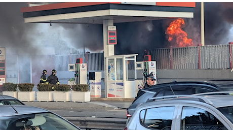 Napoli, incendio cabina elettrica a Fuorigrotta: quando torna l'energia elettrica