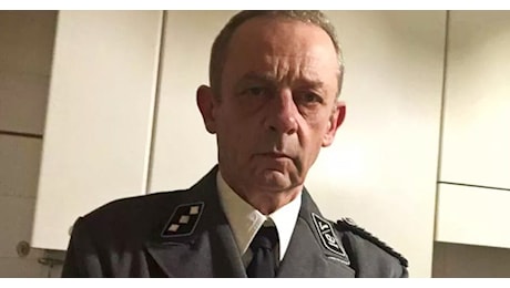 “Orgoglio fascista”. Ex colonnello dell’areonautica in uniforme SS: “Per dare la sveglia come Vannacci”. Fu candidato con FdI