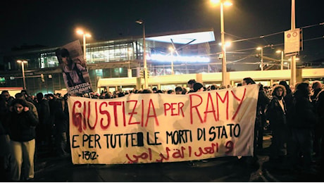 Torino, il corteo per Ramy Elgaml: «Siamo pronti a farvela pagare»