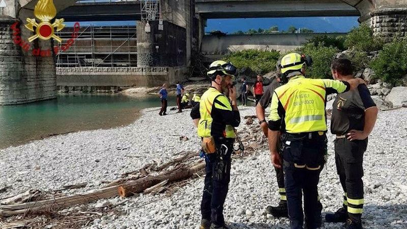 Gaia De Gol morta a 15 anni: si era arrampicata per un selfie con le amiche, è stata schiacciata da un masso