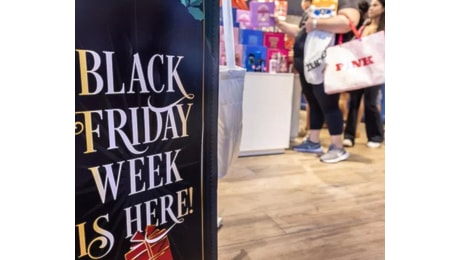 Al via i super sconti del Black Friday, affari per 4 miliardi Online il 65% degli acquisti, le regole per evitare sorprese