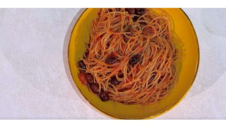 É sempre mezzogiorno, ricetta di oggi 26 settembre 2024: spaghetti alla puttanesca di Antonio Paolino