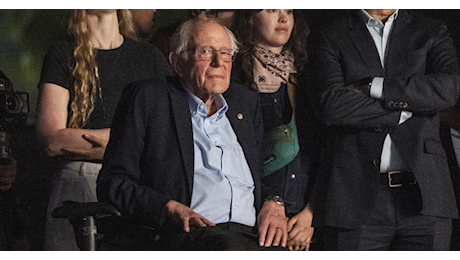 Bernie Sanders accende il Coachella: Alzatevi e schieratevi contro i miliardari, le compagnie di assicurazione sanitaria e l'attuale amministrazione