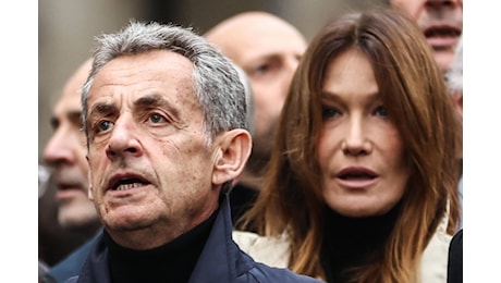 Sarkozy condannato a 3 anni per corruzione. Sanzione senza precedenti per un ex presidente