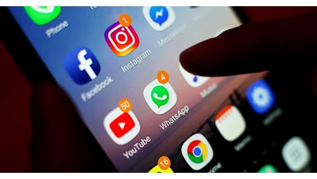 Picchia e violenta una 14enne conosciuta sui social: arrestato 21enne. Era il primo appuntamento