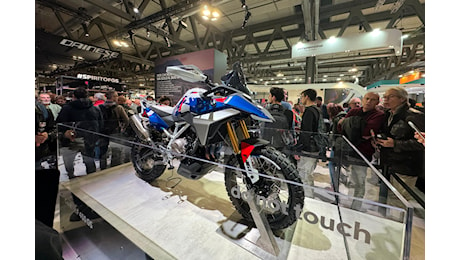 La vera sorpresa di EICMA 2024? È la BMW in miniatura che imita prestazioni (e successo) della sua sorella più famosa