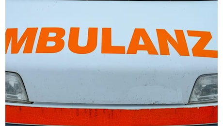 Incidente stradale tra auto e ambulanza nel foggiano: un morto e cinque feriti