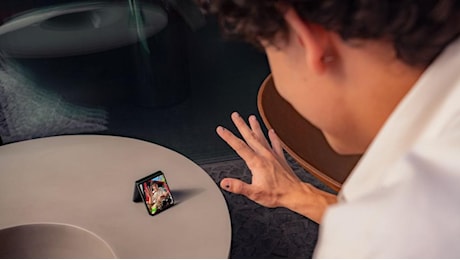 Motorola lancia i nuovi smartphone pieghevoli Razr 50 Ultra e Razr 50. Arriva anche Moto Tag