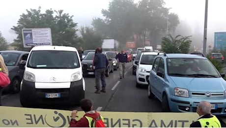 Ultima Generazione cambia metodo: mail bombing alla Questura di Roma, messaggi per «Giacomo libero»