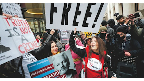 Julian Assange è libero e il prezzo è la libertà di stampa. Vi spiego perché