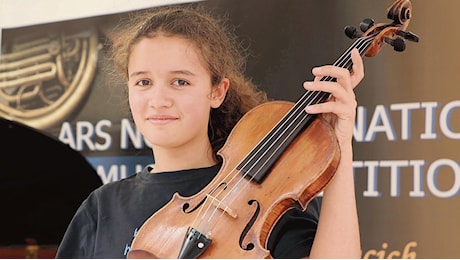 Trovano un violino nei rifiuti, risale al ‘700 e vale oltre 50 mila euro