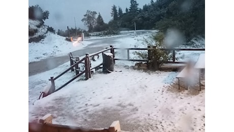 La burrasca archivia l’estate. E al rifugio Rumor arriva la neve