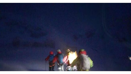 Alpinisti dispersi sul Gran Sasso, cresce l’angoscia: ricerche sospese per il maltempo