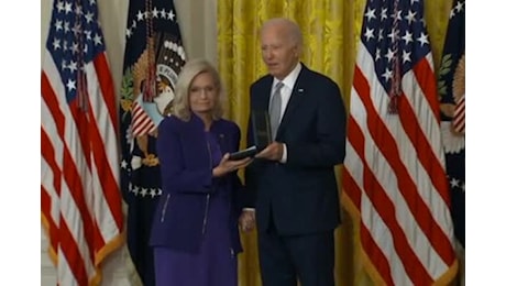 Biden conferisce la Presidential Citizens Medal a Liz Cheney