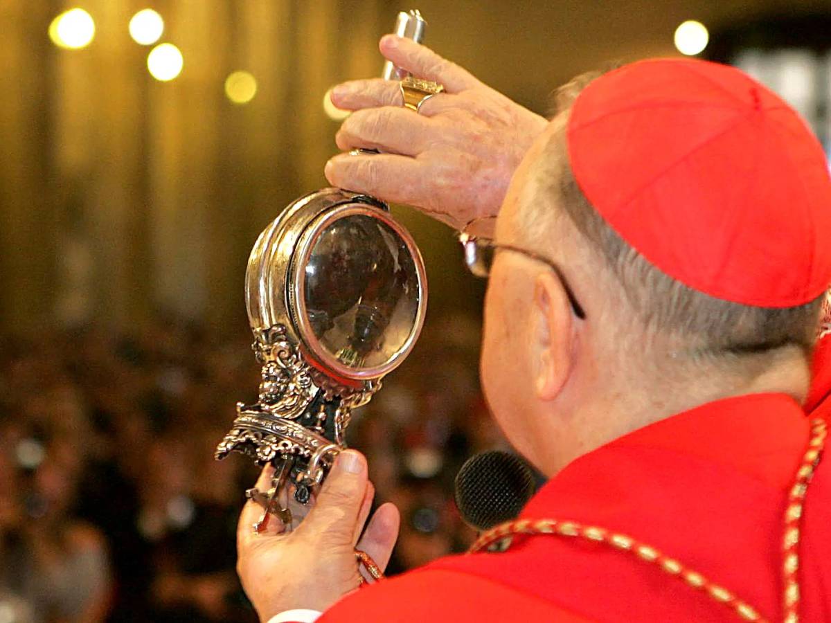 Nuovo miracolo Si è sciolto il sangue di San Gennaro dchq