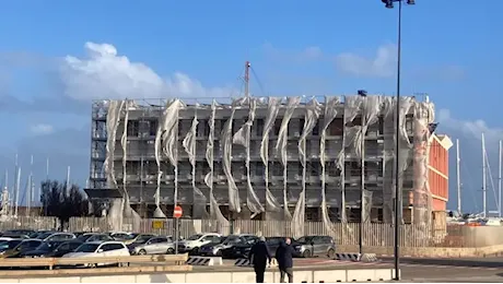 Raffiche di maestrale a Porto Torres: il mare in tempesta