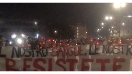 «Resistete», a Scampia la fiaccolata per le vittime e i feriti della Vela Celeste