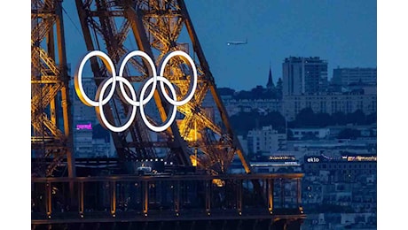Olimpiadi 2024, le divise più strane e particolari sfoggiate dagli atleti: quella del Brasile è virale, la vogliono tutti