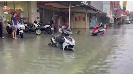 Taiwan, alluvioni a Kaohsiung dopo il passaggio del tifone Gaemi