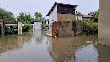 Il Lambro è esondato in frazione La Cà ad Arcore