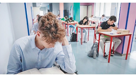 Maturità 2024, al via per oltre mezzo milione di studenti. Ma non tutti sono stati ammessi all’esame, la Sardegna è la regione dove si è bocciato di più (LA CLASSIFICA)