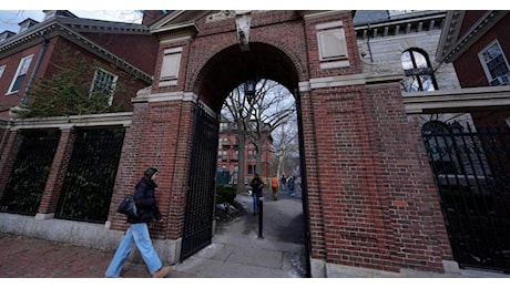 Harvard dice no eTrump congela fondi