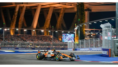 Gp Singapore, Lando Norris domina e vince davanti a Verstappen. Terza l’altra McLaren di Piastri. Le Ferrari quinta e settima