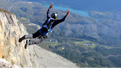 Val Badia, base jumper si lancia dal Piz da Lech e muore: aveva 36 anni