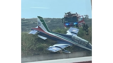 Scontro in cielo di due aerei delle Frecce Tricolori a Pantelleria, pilota ferito coinvolti due velivoli