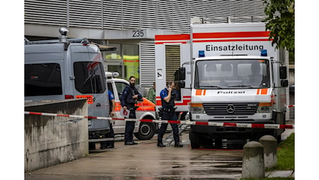 Uomo aggredisce e ferisce tre bambini a Zurigo