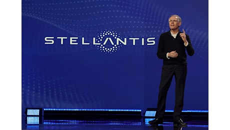 Stellantis taglia le stime per il 2024 e crolla in Borsa. All'orizzonte una possibile fusione con Renault?